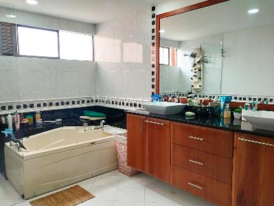 Apartamento de 3 alcobas en venta en El Poblado, Medellín, 293 m² · foto 13 de 15