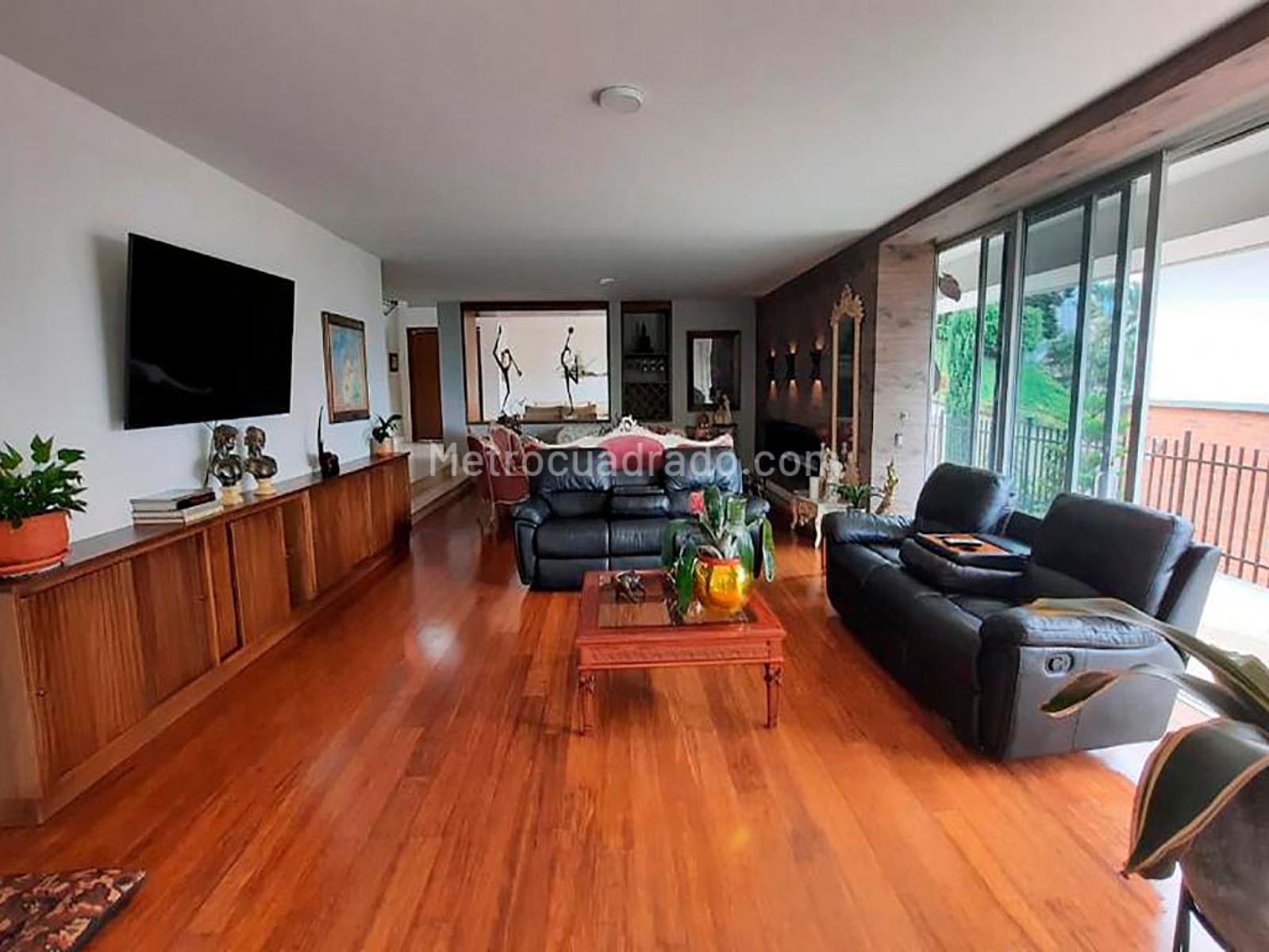 Casa de 4 habitaciones en venta en El Poblado, Medellín — imagen 1 de 20