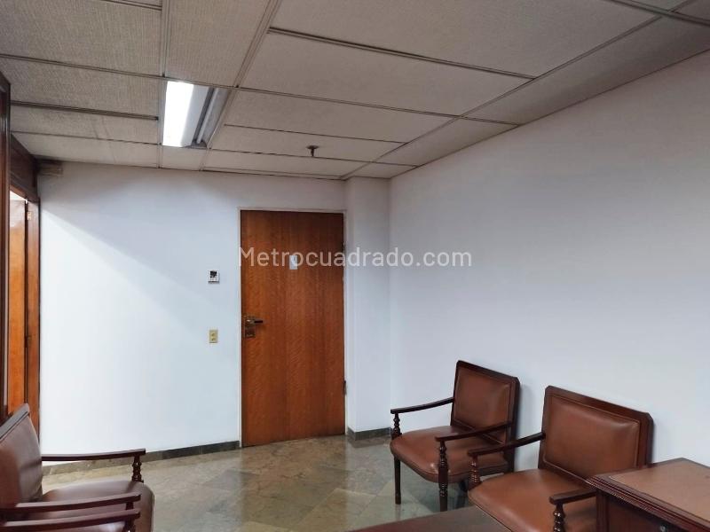 Oficina en Arriendo, EL POBLADO, Medellín - Más