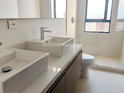 Apartamento de 2 alcobas en venta en El Poblado, Medellín, 105 m² · foto 14 de 18