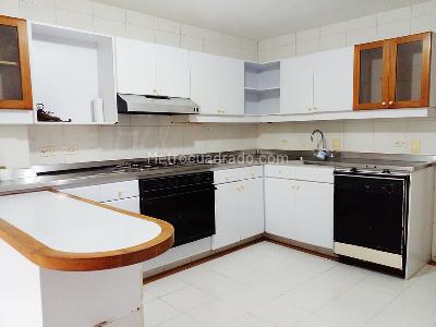 Apartamento de 3 alcobas en venta en El Poblado, Medellín, 195 m² · foto 7 de 20