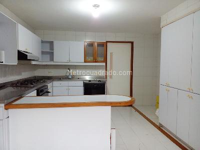 Apartamento de 3 alcobas en venta en El Poblado, Medellín, 195 m² · foto 8 de 20