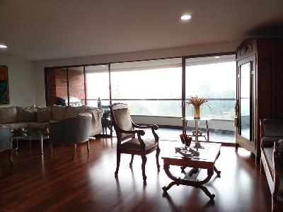 Apartamento de 3 alcobas en venta en El Poblado, Medellín, 220 m² · foto 3 de 19