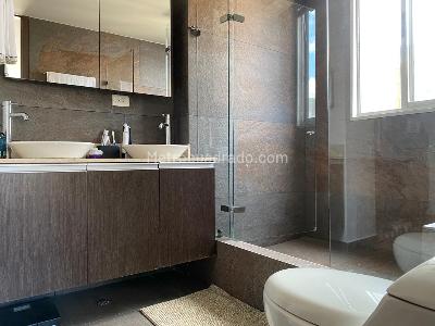 Apartamento de 3 alcobas en venta en El Poblado, Medellín, 131 m² · foto 18 de 19