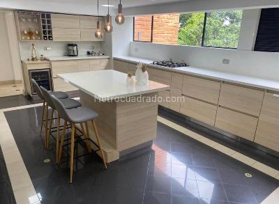 Apartamento de 5 alcobas en venta en El Poblado, Medellín, 428 m² · foto 4 de 14