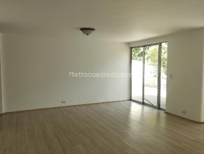 Apartamento de 2 alcobas en venta en El Poblado, Medellín, 140 m² · foto 3 de 15