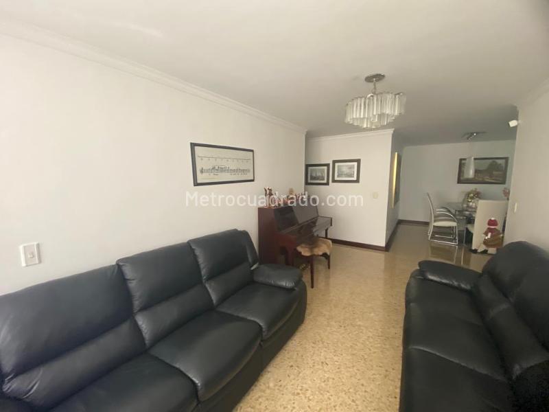 Furnished 4BR Apartment with Pool in El Poblado - 3