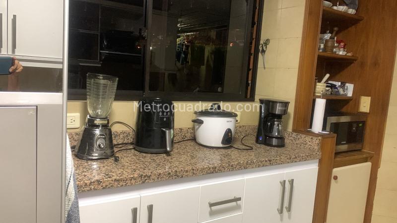 Furnished 4BR Apartment with Pool in El Poblado - 5