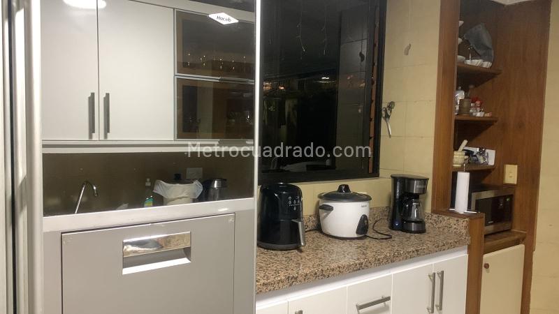 Furnished 4BR Apartment with Pool in El Poblado - 7