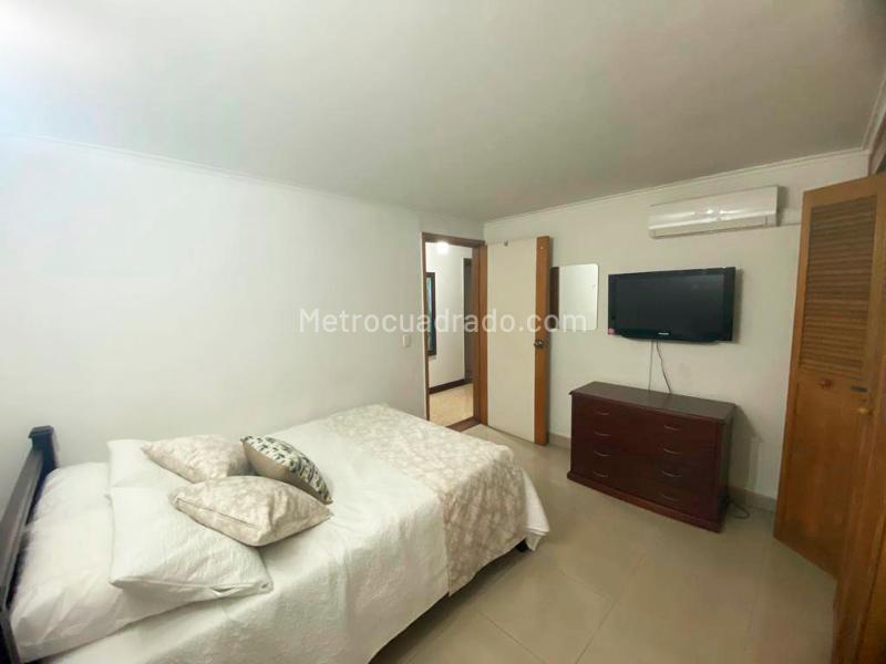 Furnished 4BR Apartment with Pool in El Poblado - 9