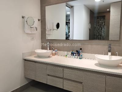Apartamento de 2 alcobas en venta en El Poblado, Medellín, 140 m² · foto 14 de 16