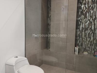 Apartamento de 2 alcobas en venta en El Poblado, Medellín, 140 m² · foto 15 de 16