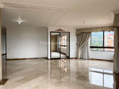 Apartamento de 3 alcobas en venta en El Poblado, Medellín, 340 m² · foto 2 de 19