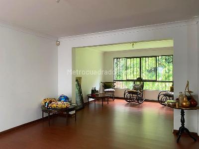 Casa de 3 alcobas en venta en El Poblado, Medellín, 266 m² · foto 2 de 19