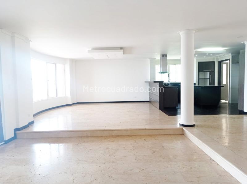 Spacious 5BR House in Quiet El Poblado Neighborhood - 2