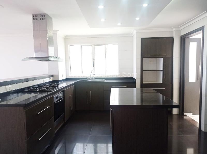 Spacious 5BR House in Quiet El Poblado Neighborhood - 5