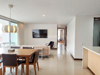 Apartamento de 3 alcobas en venta en El Poblado, Medellín, 128 m² · foto 2 de 19