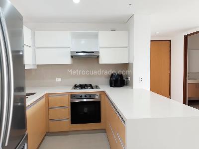 Apartamento de 3 alcobas en venta en El Poblado, Medellín, 128 m² · foto 6 de 19