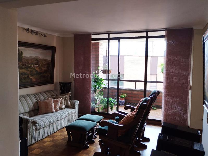 Spacious 4BR Apartment with Balcony in El Poblado - 2