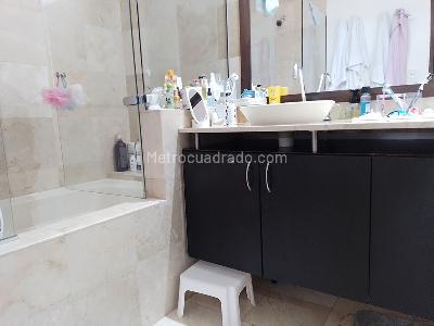 Apartamento de 3 alcobas en venta en El Poblado, Medellín, 250 m² · foto 16 de 18