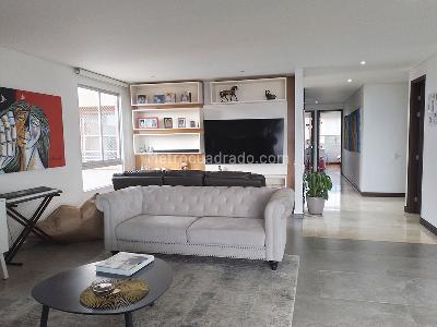 Apartamento de 3 alcobas en venta en El Poblado, Medellín, 250 m² · foto 2 de 18