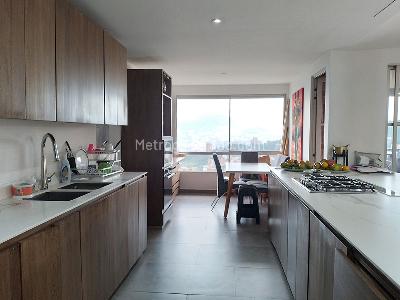Apartamento de 3 alcobas en venta en El Poblado, Medellín, 250 m² · foto 5 de 18