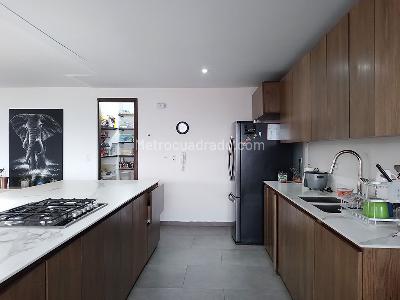 Apartamento de 3 alcobas en venta en El Poblado, Medellín, 250 m² · foto 6 de 18