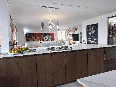 Apartamento de 3 alcobas en venta en El Poblado, Medellín, 250 m² · foto 7 de 18