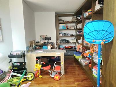 Apartamento de 3 alcobas en venta en El Poblado, Medellín, 250 m² · foto 8 de 18
