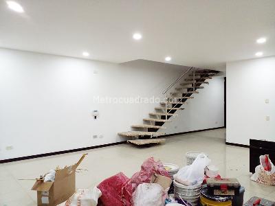 Casa de 4 alcobas en venta en Envigado, Envigado, 260 m² · foto 2 de 19