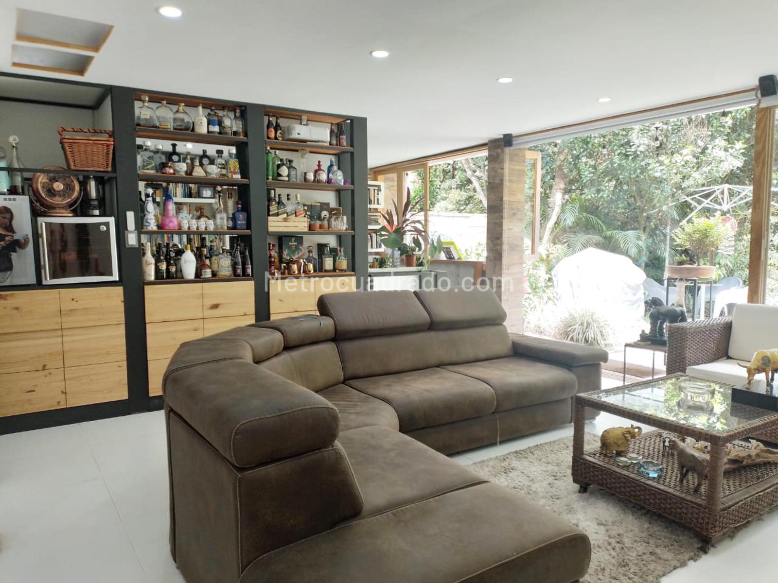 Casa de 3 habitaciones en venta en El Poblado, Medellín — imagen 1 de 20