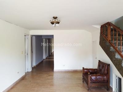 Casa de 5 alcobas en venta en Santa Elena, Medellín, 531 m² · foto 11 de 20
