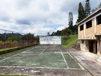 Casa de 5 alcobas en venta en Santa Elena, Medellín, 531 m² · foto 14 de 20
