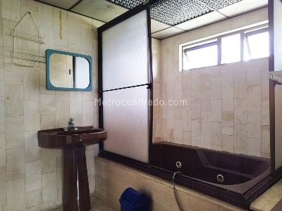 Casa de 5 alcobas en venta en Santa Elena, Medellín, 531 m² · foto 15 de 20