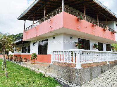 Casa de 5 alcobas en venta en Santa Elena, Medellín, 531 m² · foto 4 de 20