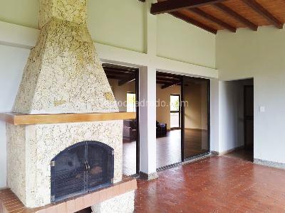 Casa de 5 alcobas en venta en Santa Elena, Medellín, 531 m² · foto 5 de 20