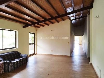 Casa de 5 alcobas en venta en Santa Elena, Medellín, 531 m² · foto 7 de 20