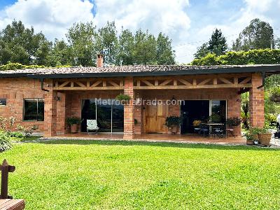 Casa de 4 alcobas en venta en Rionegro, Rionegro, 286 m² · foto 2 de 20