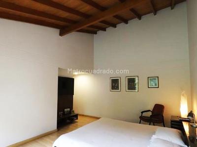 Casa de 3 alcobas en venta en El Poblado, Medellín, 289 m² · foto 10 de 19