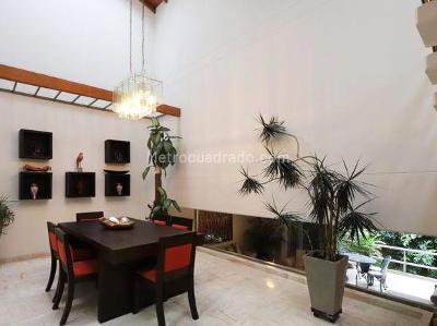 Casa de 3 alcobas en venta en El Poblado, Medellín, 289 m² · foto 3 de 19