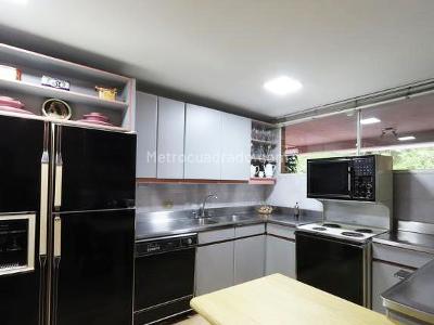 Casa de 3 alcobas en venta en El Poblado, Medellín, 289 m² · foto 6 de 19