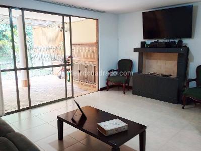 Casa de 3 alcobas en venta en Envigado, Envigado, 200 m² · foto 2 de 15