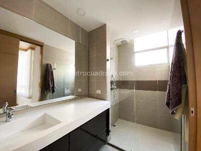 Apartamento de 3 alcobas en venta en El Poblado, Medellín, 187 m² · foto 10 de 14