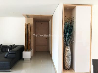Apartamento de 3 alcobas en venta en El Poblado, Medellín, 187 m² · foto 2 de 14