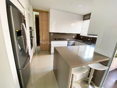 Apartamento de 3 alcobas en venta en El Poblado, Medellín, 187 m² · foto 4 de 14