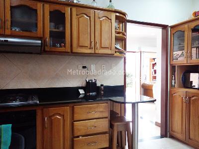 Casa de 4 alcobas en venta en Envigado, Envigado, 311 m² · foto 8 de 20