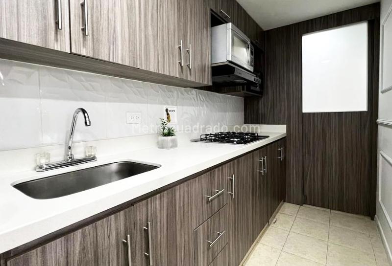 Furnished 3BR Apartment with Balcony in El Poblado - 4