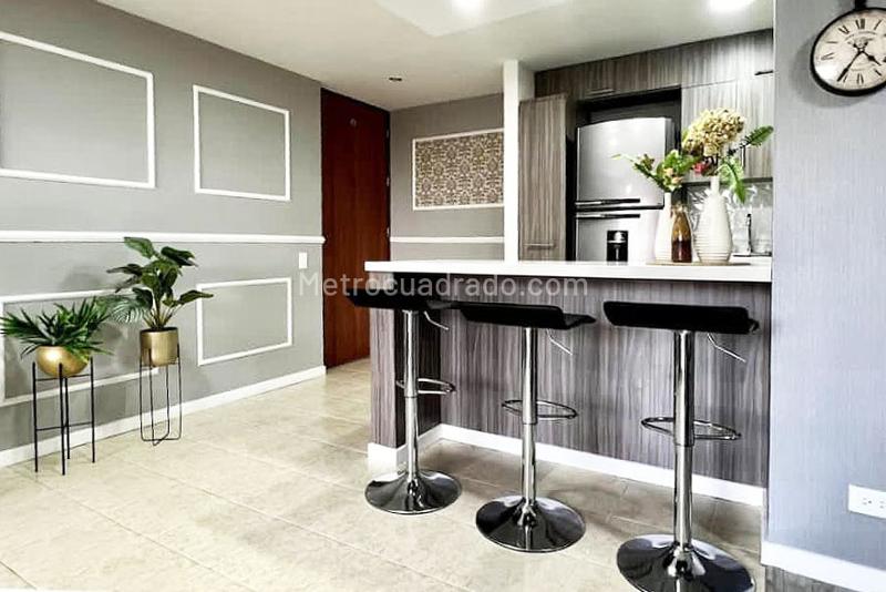 Furnished 3BR Apartment with Balcony in El Poblado - 5