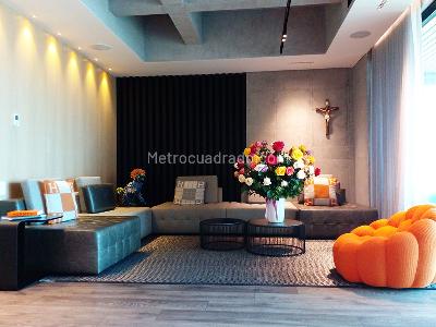 Apartamento de 2 alcobas en venta en El Poblado, Medellín, 181 m² · foto 2 de 19