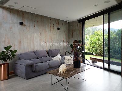Casa de 3 alcobas en venta en Envigado, Envigado, 368 m² · foto 2 de 20